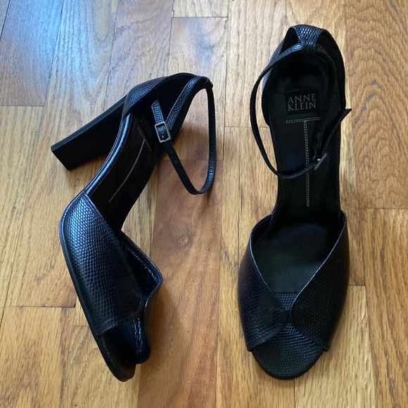 Anne Klein Shoes - Anne Klein black leather heels sz 8M